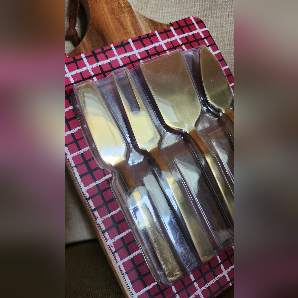 Gold and Brown Cheese Knife Set